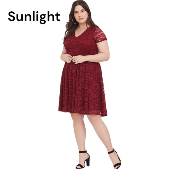 torrid Dresses & Skirts - Torrid Plus Size Womens SZ 10  Red Lace Short Sleeve Dress With Keyhole Back